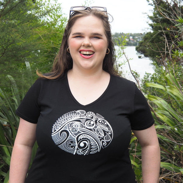 7 Reasons Why Doodlewear V Neck T-Shirts are the Ultimate Wardrobe Staple in New Zealand